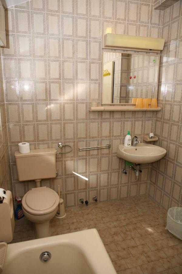 Rooms And Apartments Kurtovic ドニー・セゲット エクステリア 写真